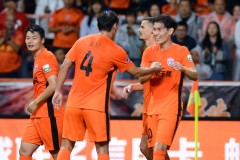 中超申花积分榜领跑：精准射门显韧性，竞争白热化