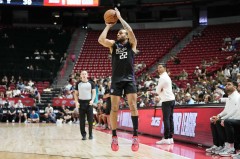 CBA詹姆斯续约成功，归化传闻尘埃落定，新赛季表现备受期待